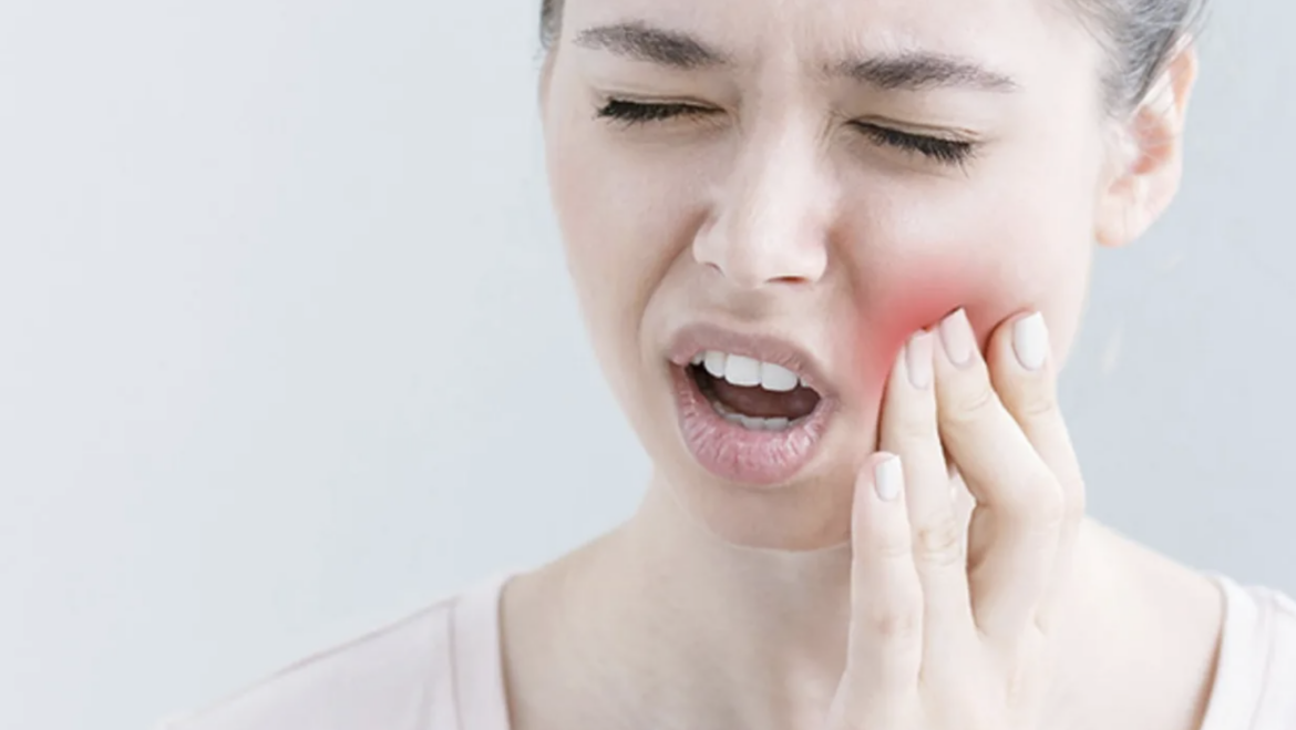 Dental Emergency: Toothaches. Pain in the tooth. Teeth hurt.