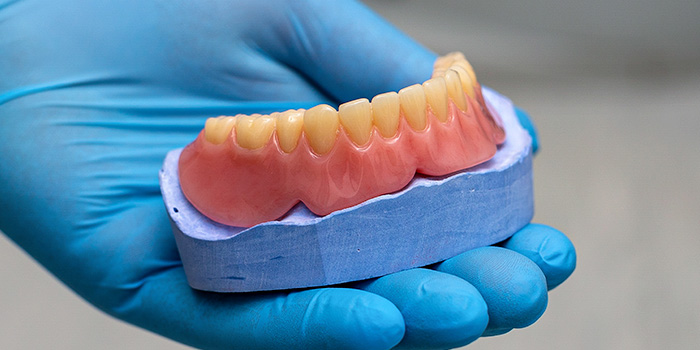 Treatments-dentures-under-full-dentures